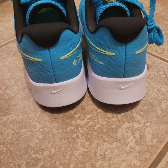 Nike Size 6 Ladies or kids 6Y - Picture 4 of 10